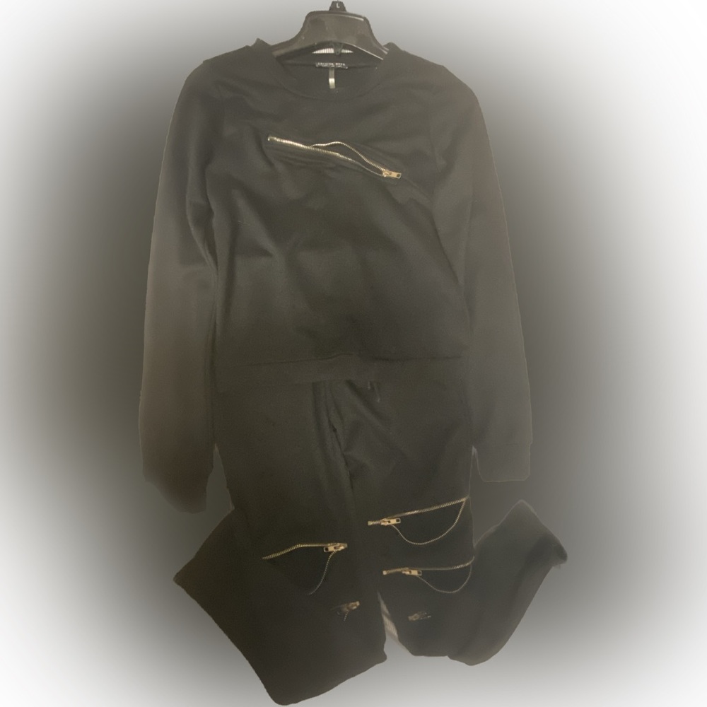 Fashion Nova two-piece jogger set with zipper detail